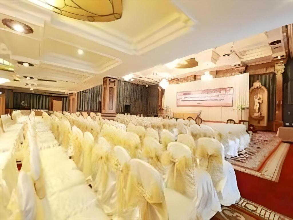 Gajahmada Graha Hotel Malang Exteriér fotografie
